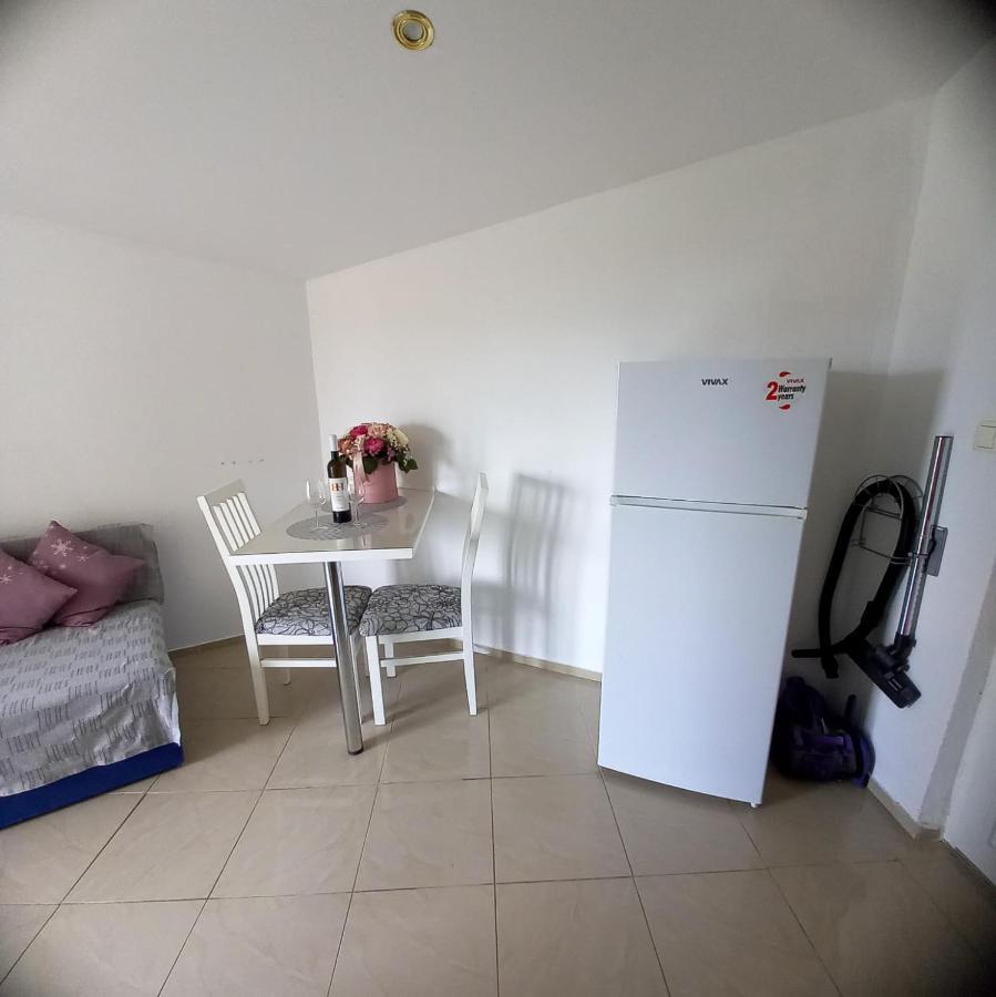 Apartmani Baresic พอดโกรา ภายนอก รูปภาพ