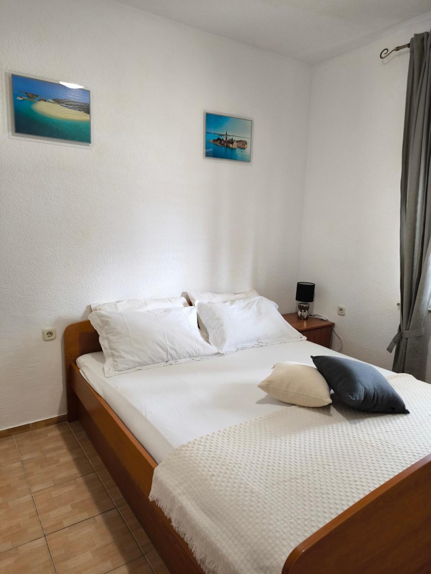 Apartmani Baresic พอดโกรา ภายนอก รูปภาพ