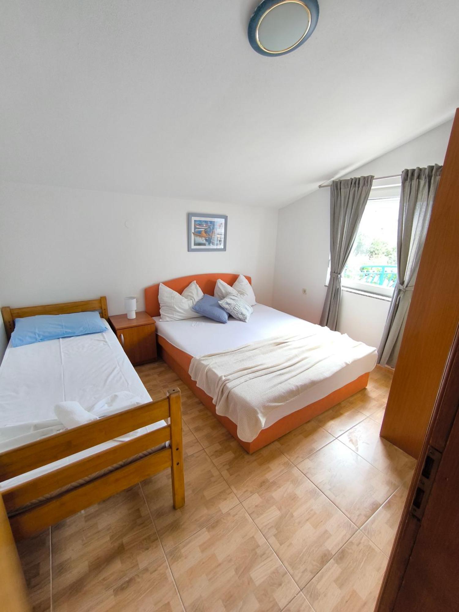 Apartmani Baresic พอดโกรา ภายนอก รูปภาพ