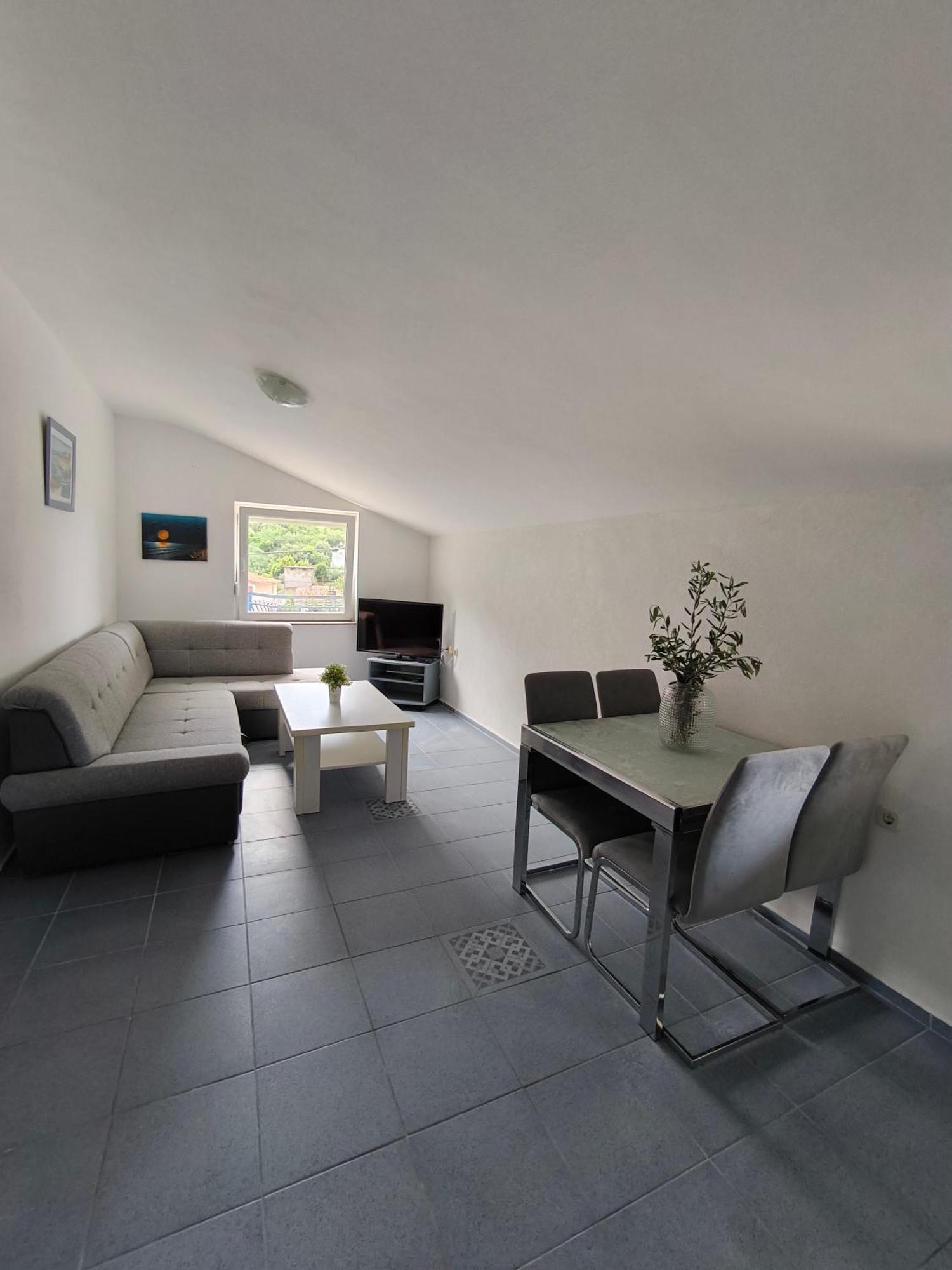 Apartmani Baresic พอดโกรา ภายนอก รูปภาพ