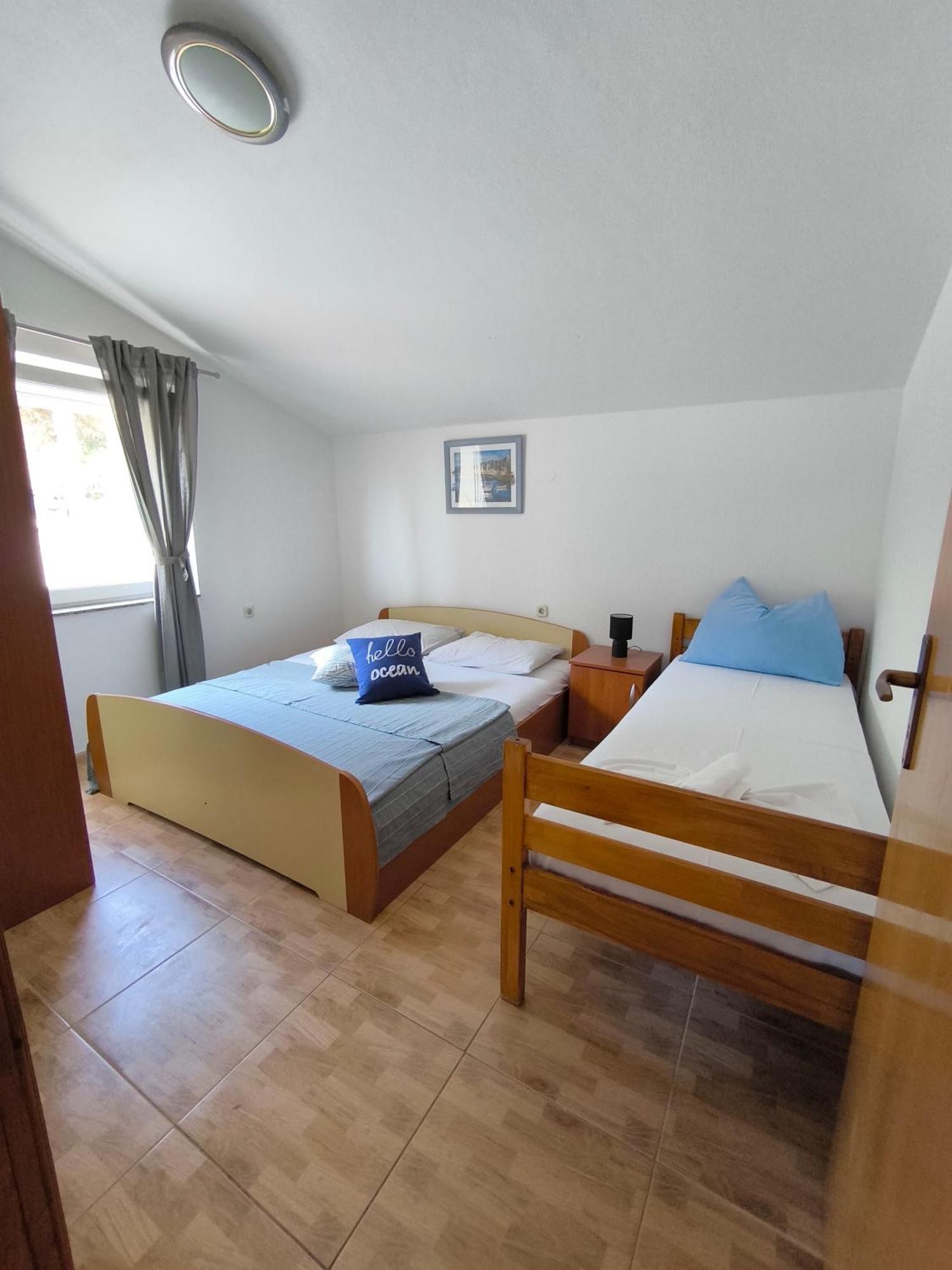 Apartmani Baresic พอดโกรา ภายนอก รูปภาพ