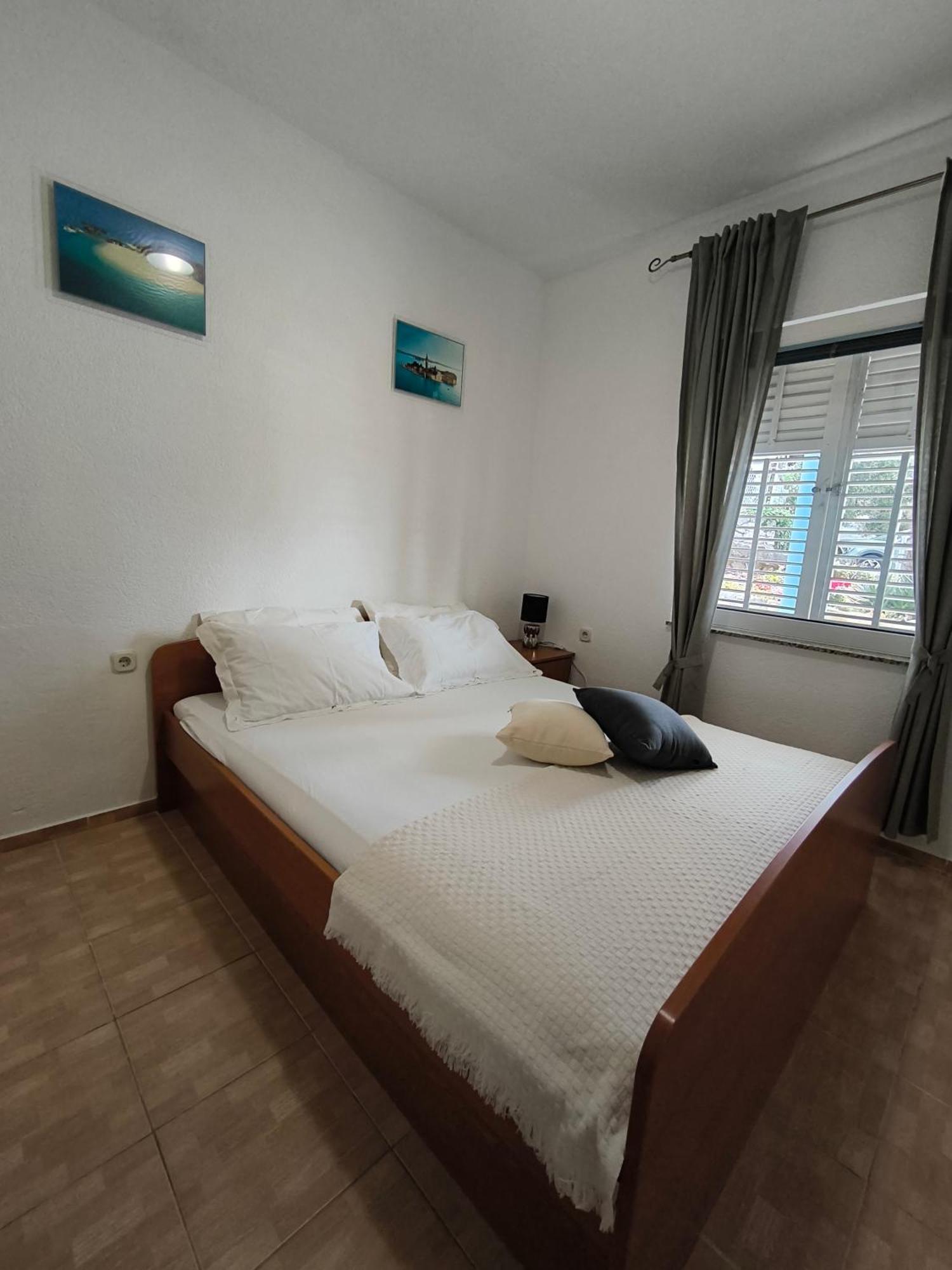 Apartmani Baresic พอดโกรา ภายนอก รูปภาพ