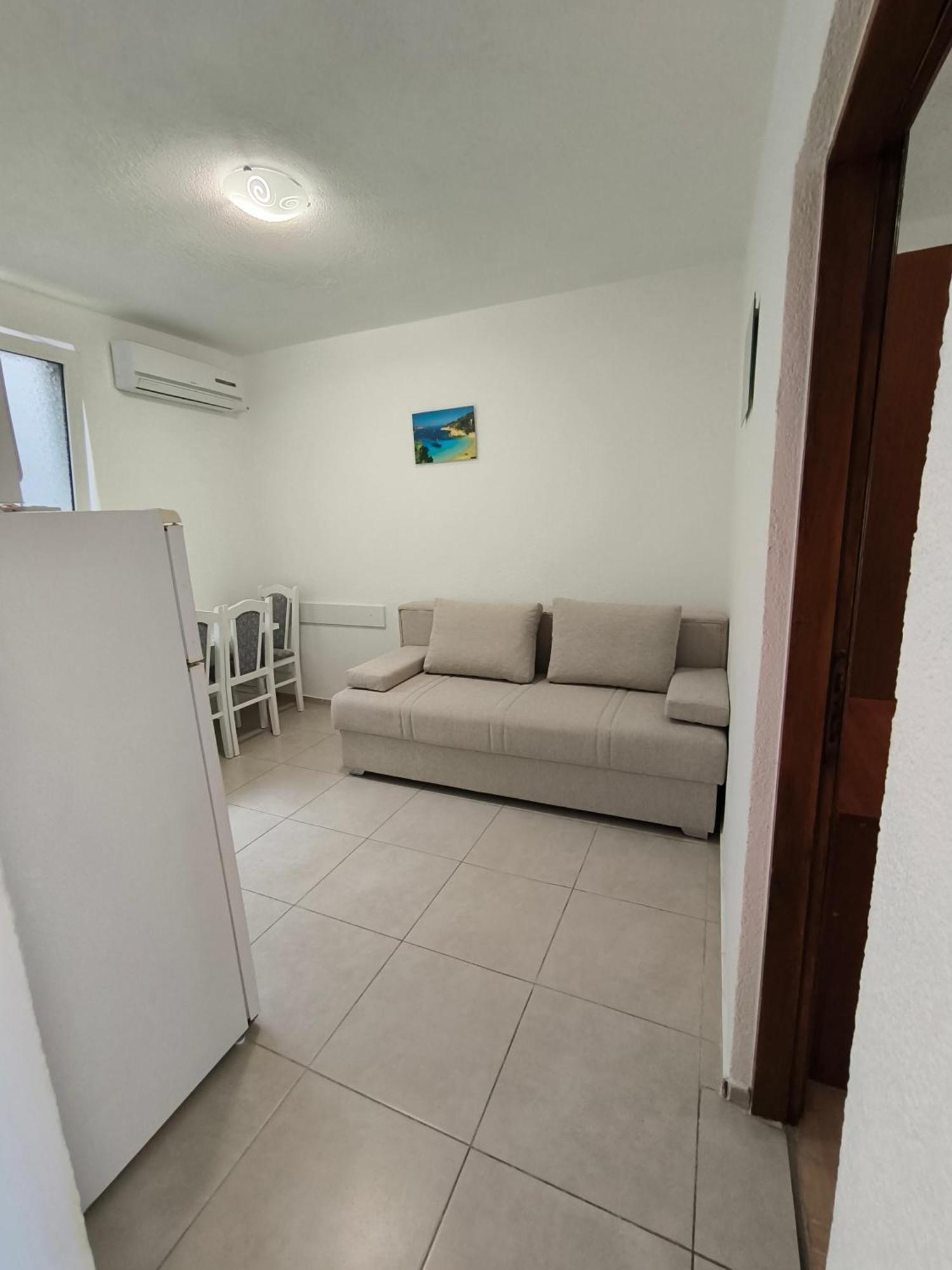 Apartmani Baresic พอดโกรา ภายนอก รูปภาพ