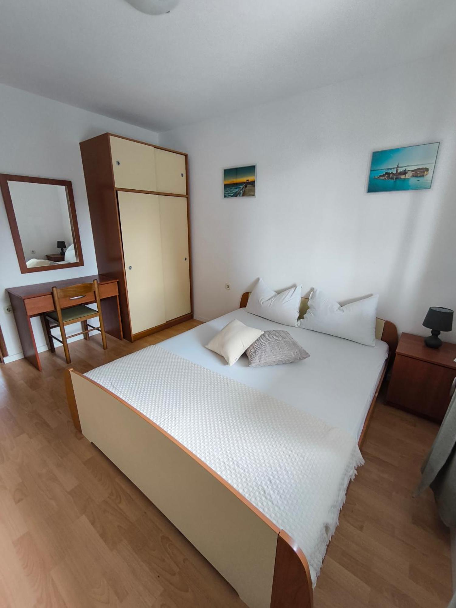 Apartmani Baresic พอดโกรา ภายนอก รูปภาพ
