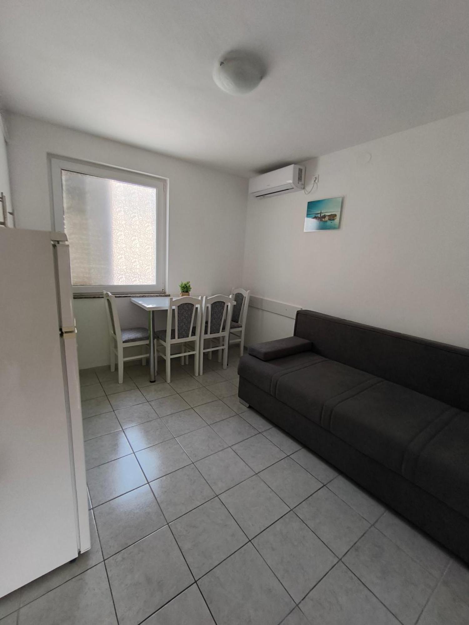 Apartmani Baresic พอดโกรา ภายนอก รูปภาพ