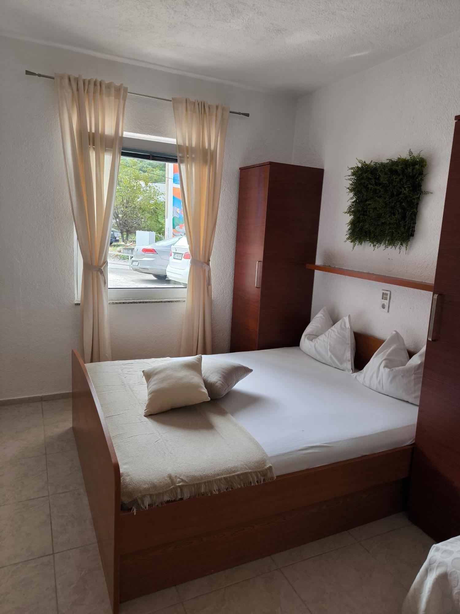 Apartmani Baresic พอดโกรา ภายนอก รูปภาพ