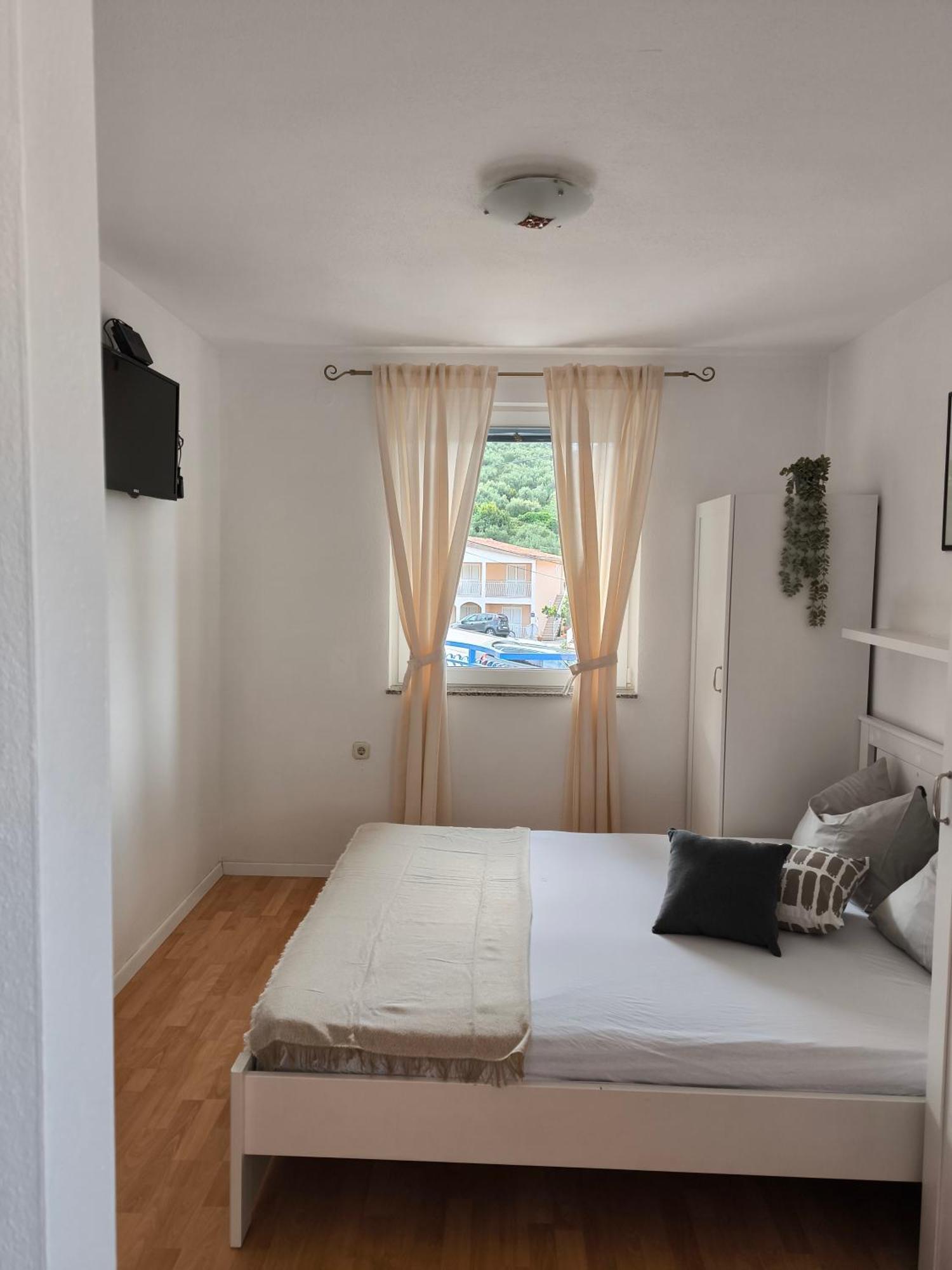 Apartmani Baresic พอดโกรา ภายนอก รูปภาพ