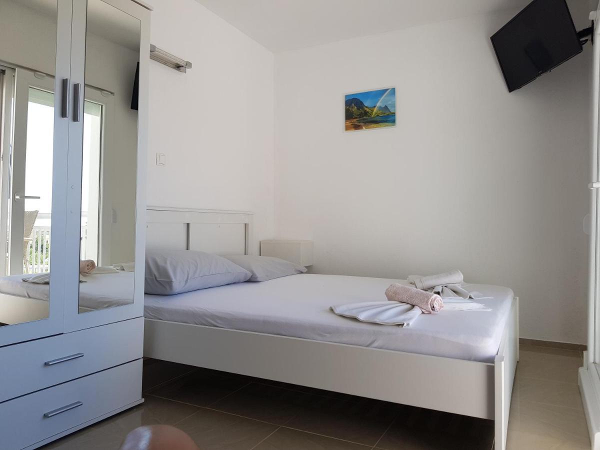 Apartmani Baresic พอดโกรา ภายนอก รูปภาพ
